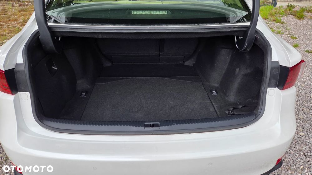 Lexus IS 300h Prestige - 28