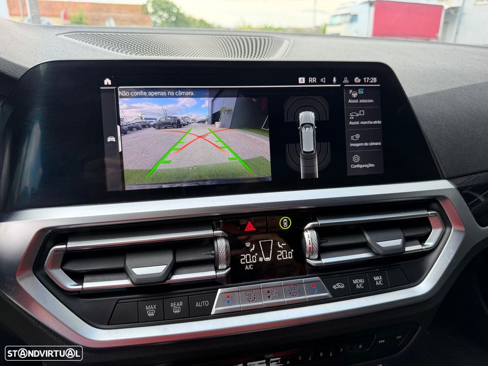 BMW 330 e Pack Desportivo M Auto - 13