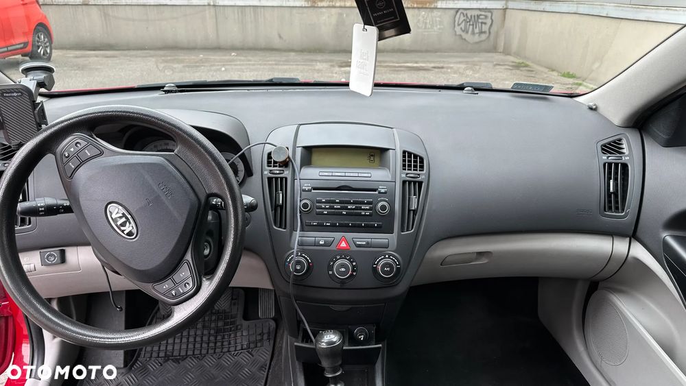 Kia Ceed - 14