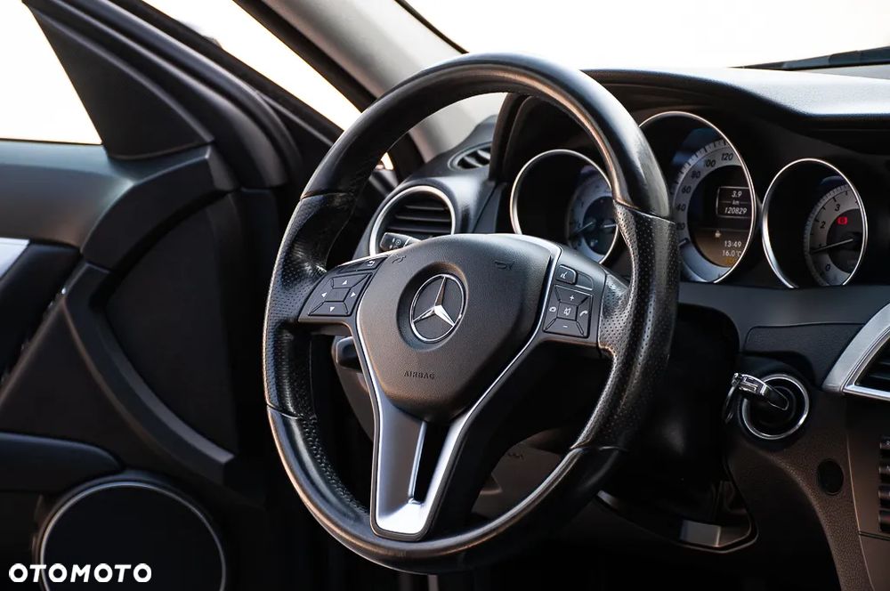 Mercedes-Benz Klasa C 180 T BlueEFFICIENCY Avantgarde - 27