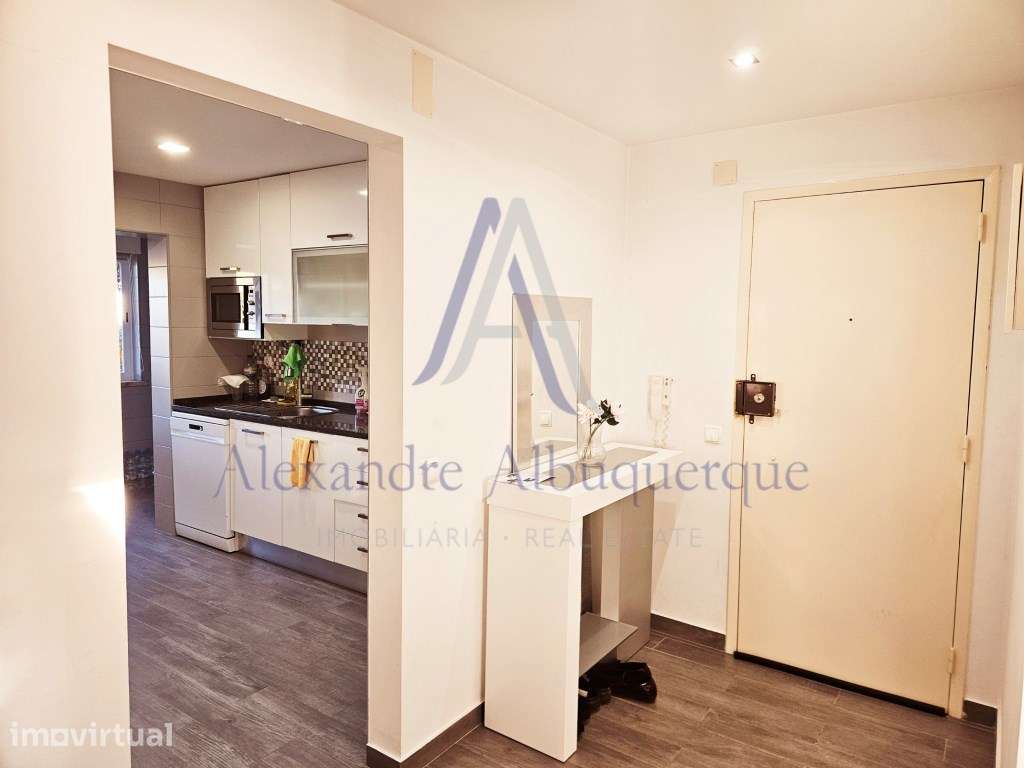 Exclusivo - Apartamento T2 Totalmente Remodelado - em Castelo Sesimbra - Grande imagem: 3/27