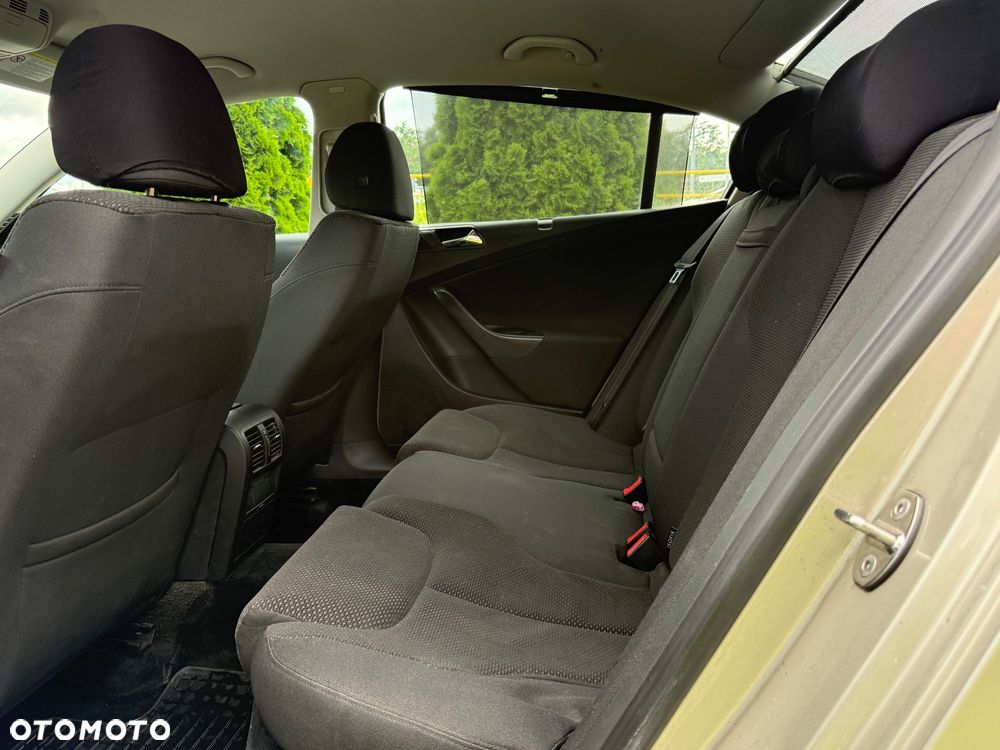 Volkswagen Passat 2.0 TDI DPF Trendline - 6