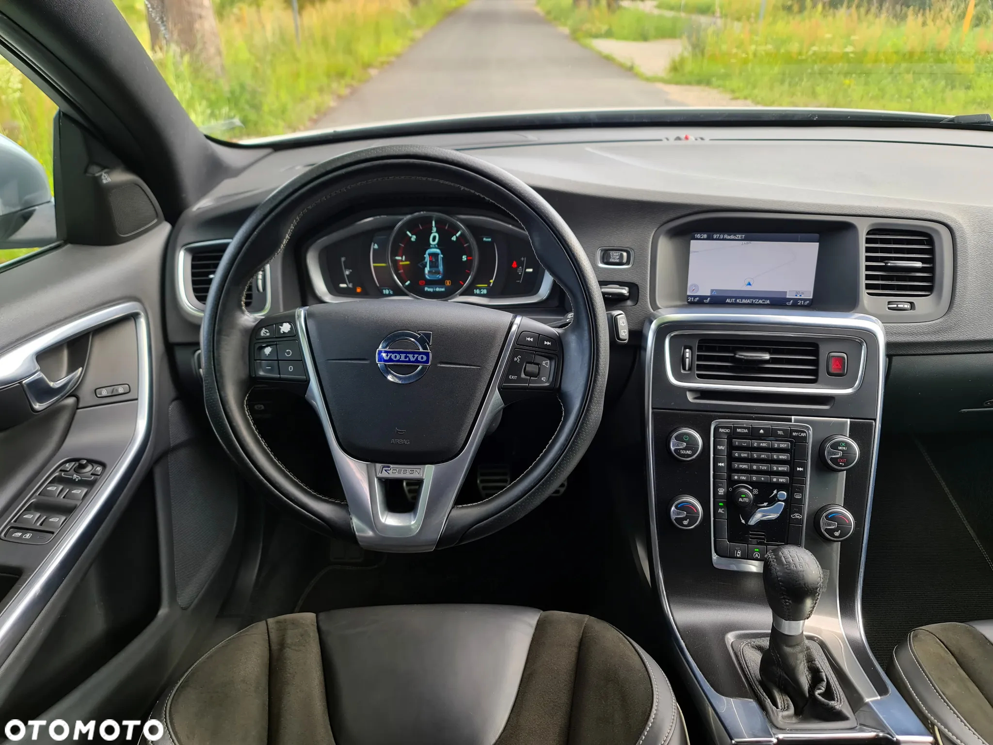 Volvo V60 D3 R-Design - 8