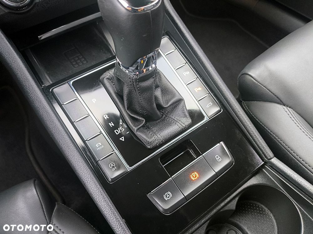 Skoda Superb 2.0 TDI DSG Premium Edition - 38