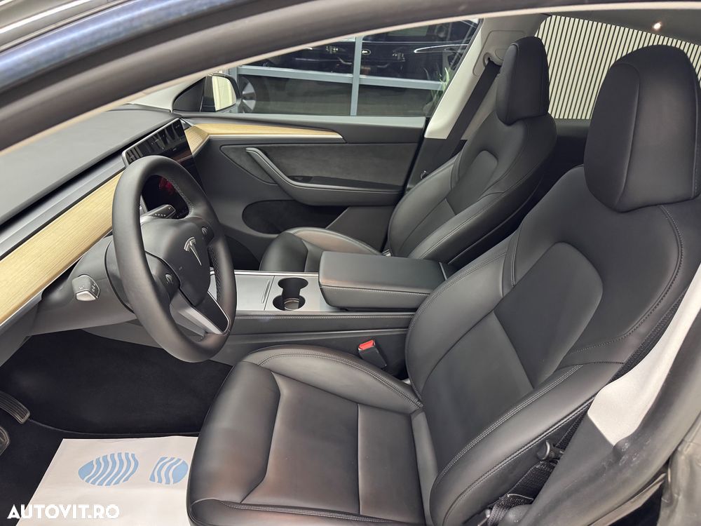 Tesla Model Y Long Range Dual Motor AWD - 28