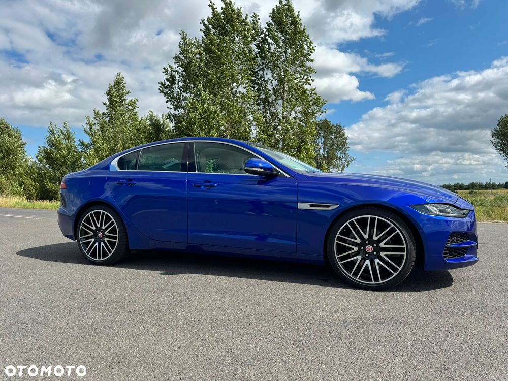 Jaguar XE 25t Prestige - 7