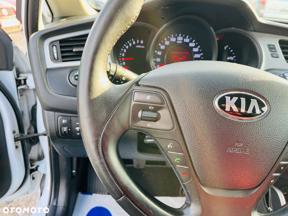 Kia Ceed 1.6 GDI SW Dream-Team Edition - 16