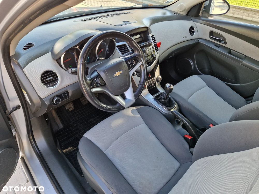 Chevrolet Cruze 1.6 LS - 10