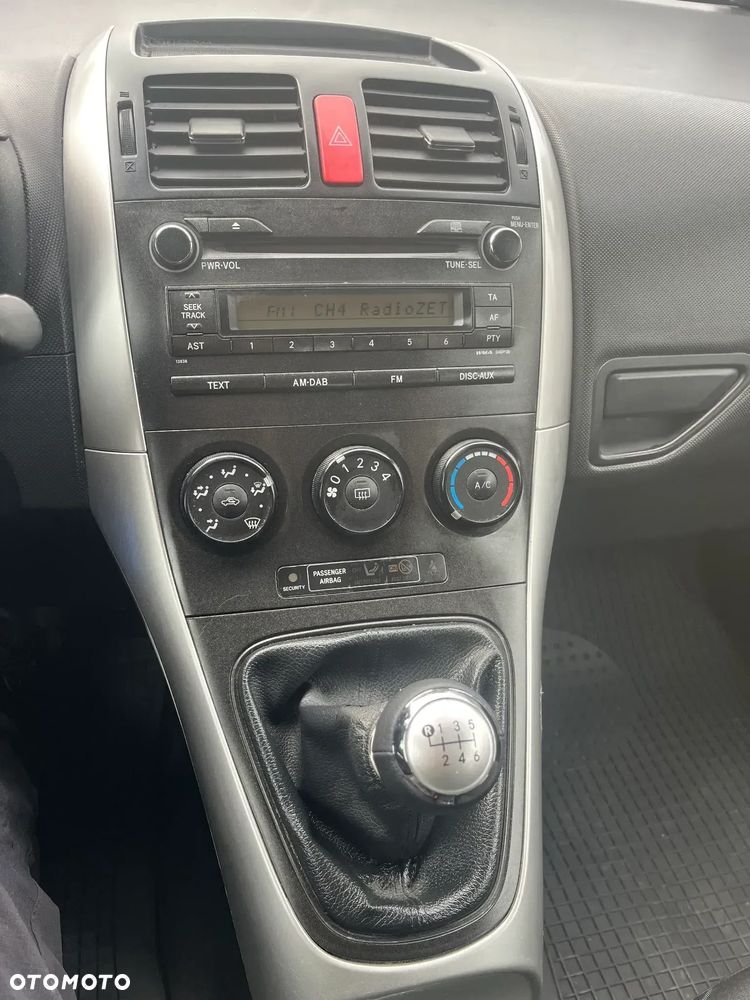 Toyota Auris 1.4 VVT-i Terra - 14