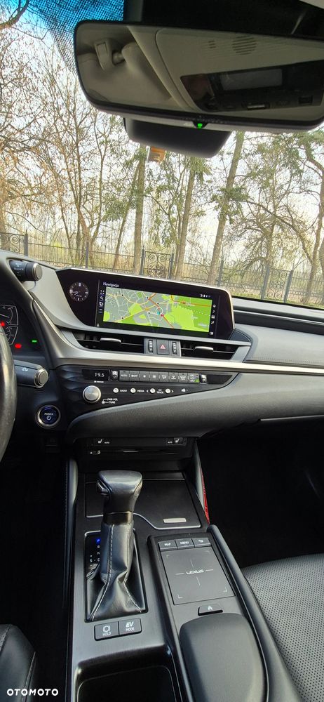 Lexus ES 300h Executive Line - 30