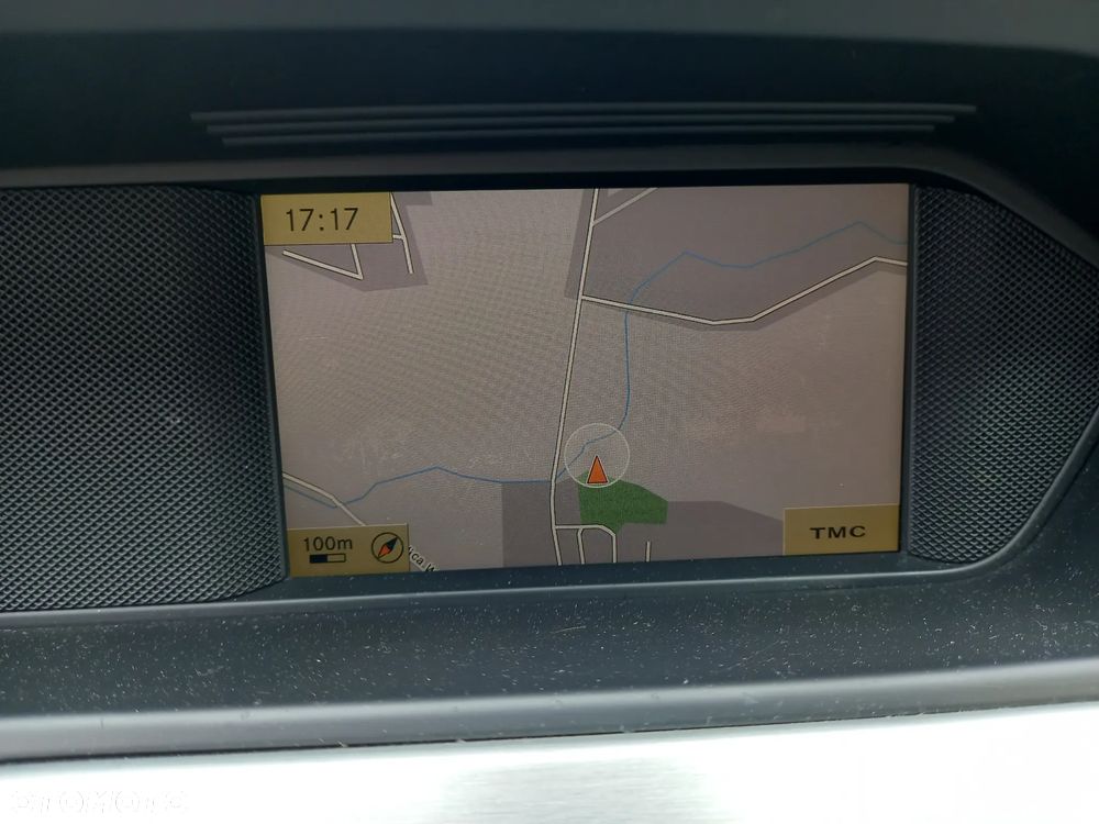 Mercedes-Benz Klasa C 200 CGI BlueEFFICIENCY Avantgarde - 32