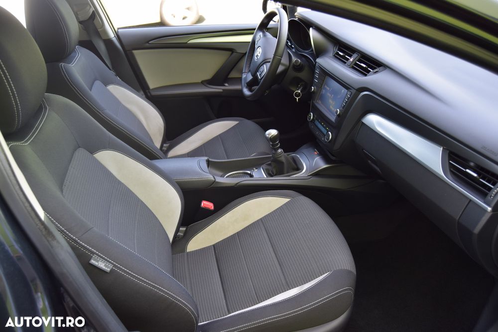 Toyota Avensis - 8
