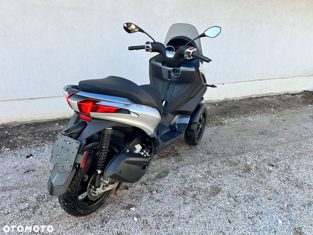 Piaggio MP-3 - 4