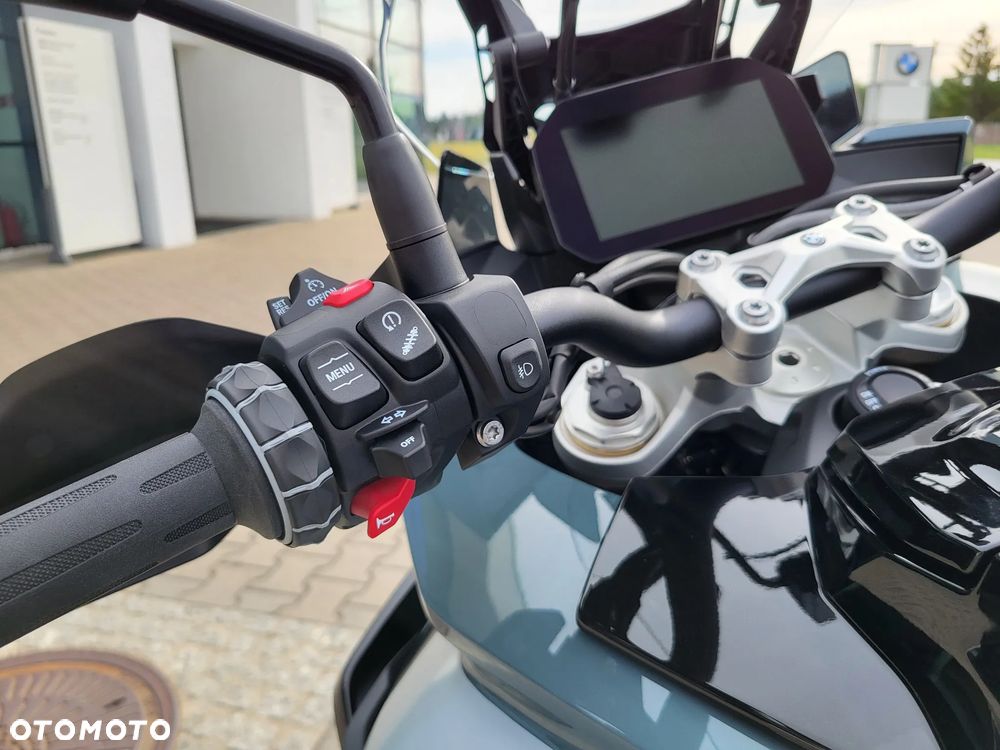BMW XR - 9