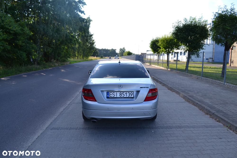 Mercedes-Benz Klasa C 220 CDI DPF Avantgarde - 11