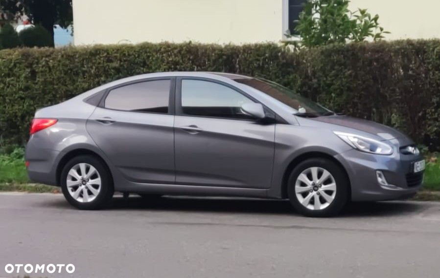 Hyundai Accent - 3