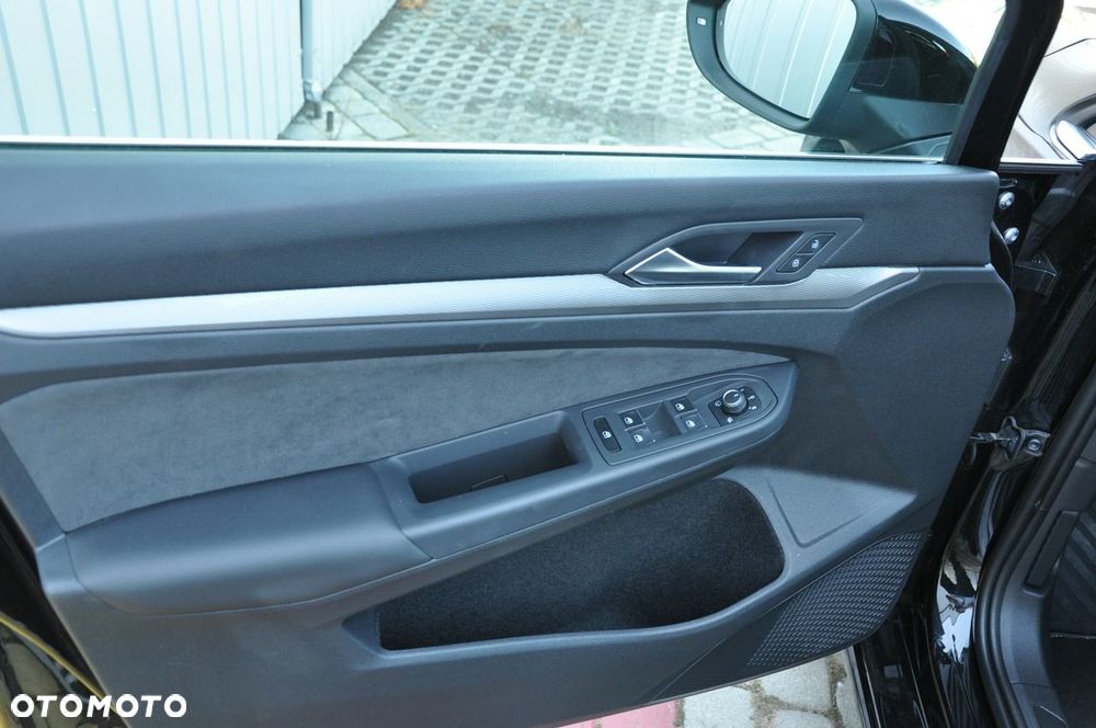 Volkswagen Golf 1.5 eTSI OPF DSG Style - 9