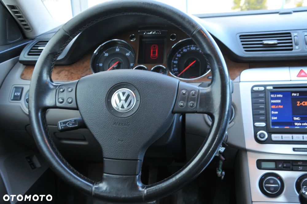 Volkswagen Passat 2.0 TDI DPF Highline - 17