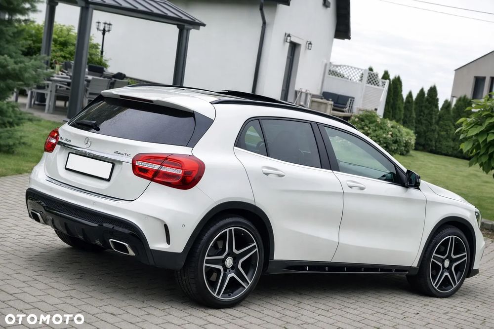 Mercedes-Benz GLA 250 4-Matic AMG Line - 13