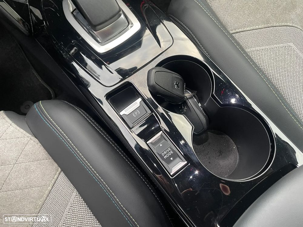 Peugeot e-2008 GT Pack - 38