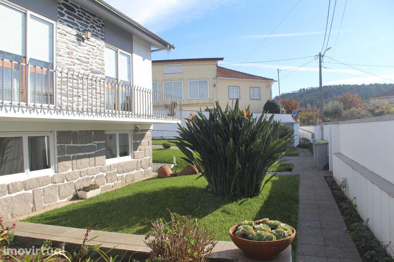 Moradia 4 Frentes lote com 980m2 - Grande imagem: 2/60