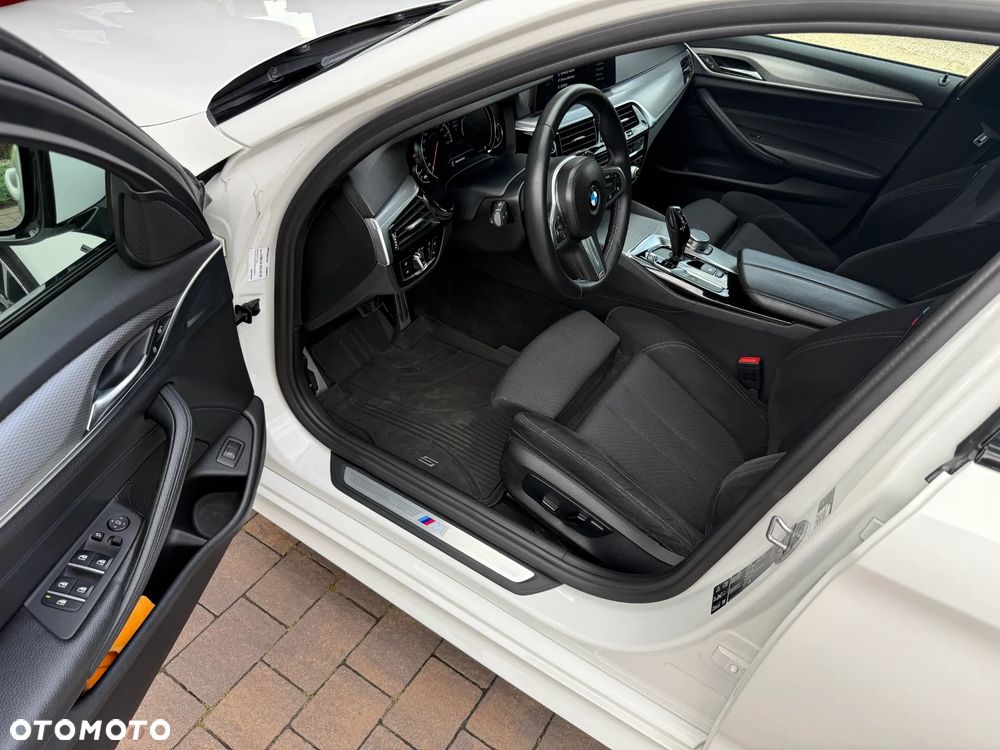 BMW Seria 5 520d xDrive M Sport sport - 9