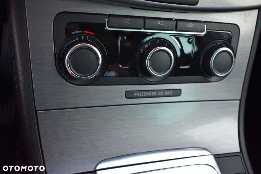 Volkswagen Passat 2.0 TDI Comfortline DSG - 16
