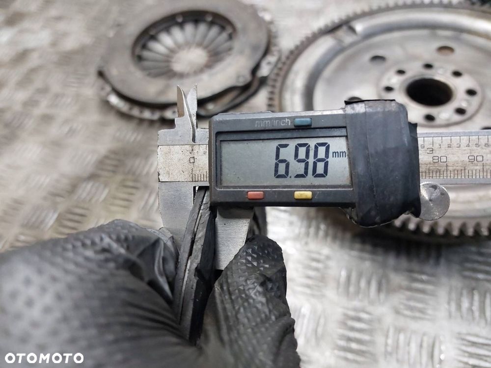 KOŁO DWUMASOWE TARCZA DOCISK ŁOŻYSKO COROLLA VERSO II 2.0 D4D - 10