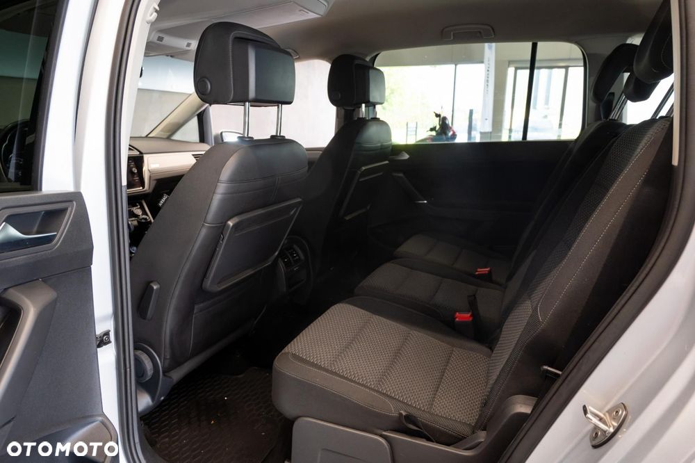 Volkswagen Touran - 17