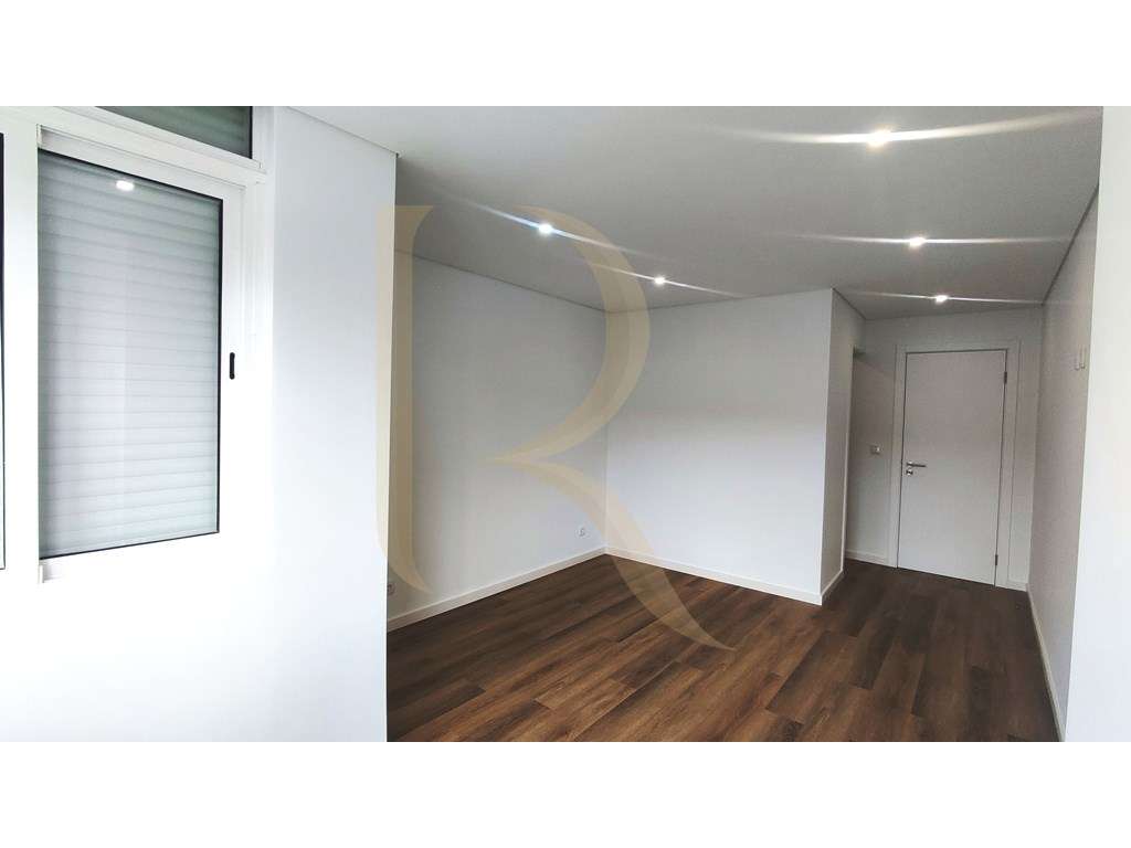 Apartamento T3 remodelado com elevador em Almada - Grande imagem: 5/18