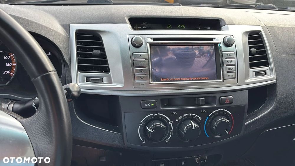 Toyota Hilux 2.5 D-4D SR - 11