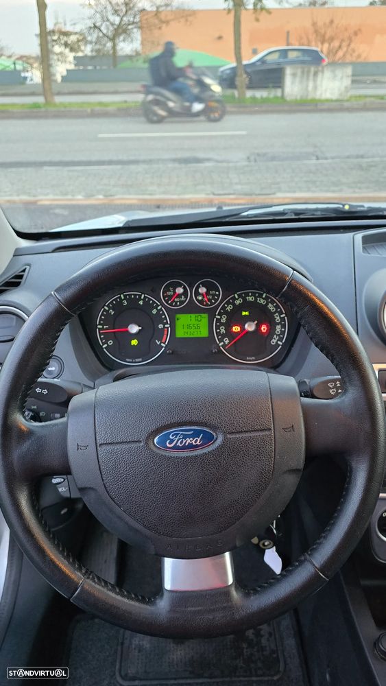 Ford Fiesta 1.25 Ghia - 15