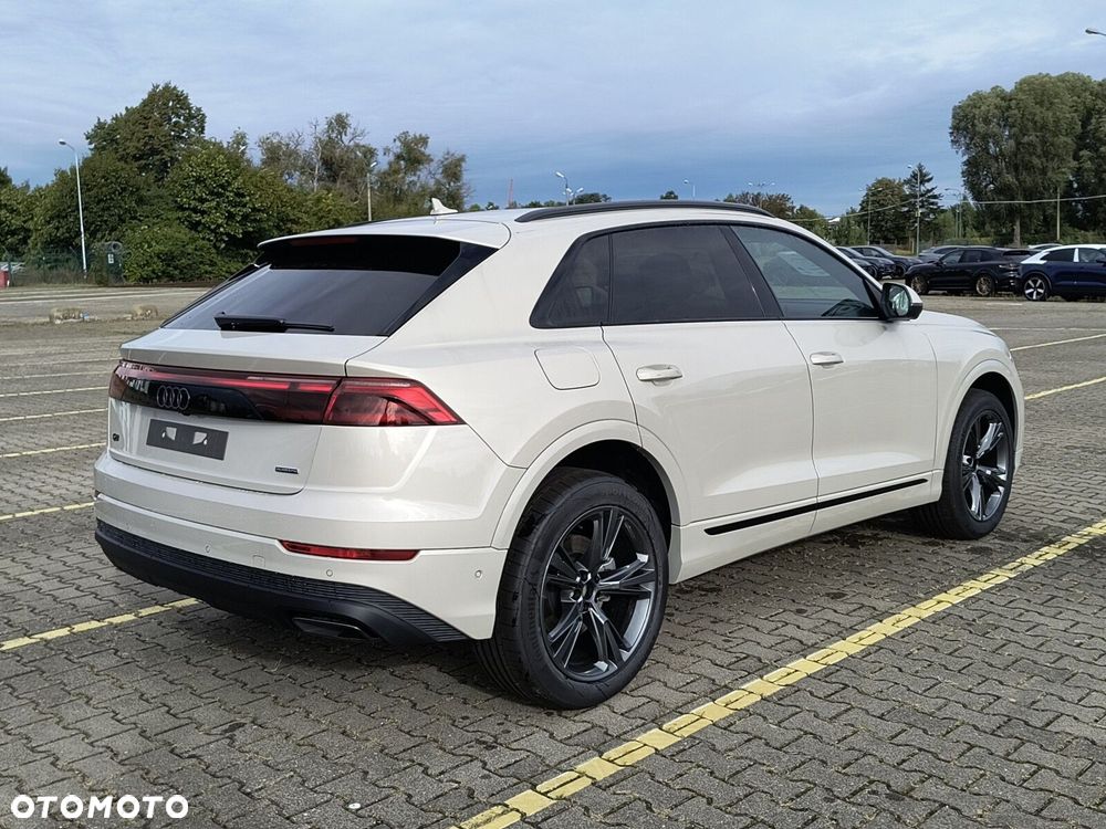 Audi Q8 - 8
