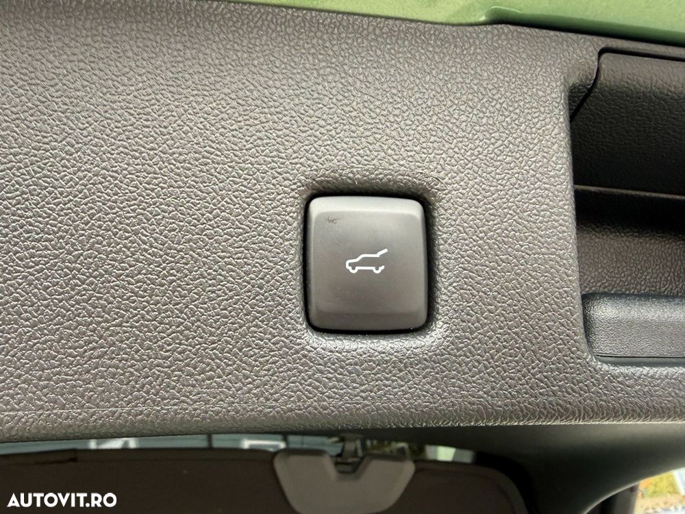Ford Kuga 2.5 Duratec AWD FHEV ST-Line X - 24