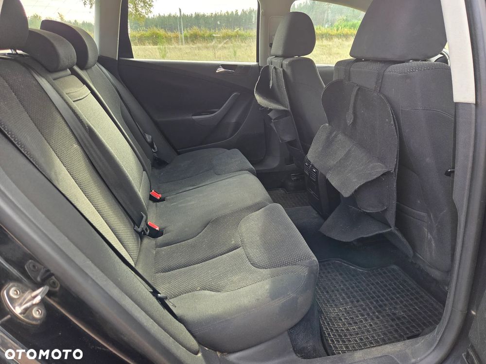 Volkswagen Passat - 11