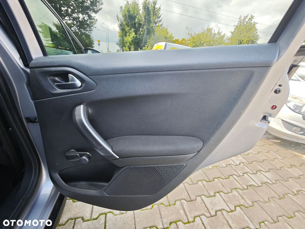 Peugeot 2008 1.6 BlueHDi Style - 38