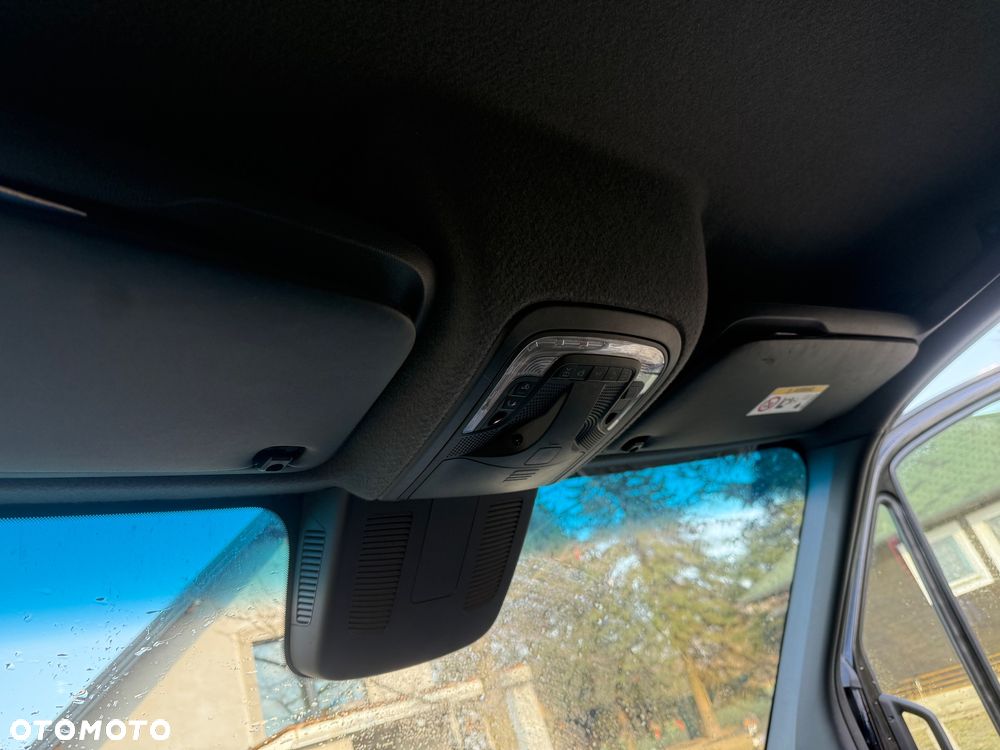 Mercedes-Benz 319 - 14