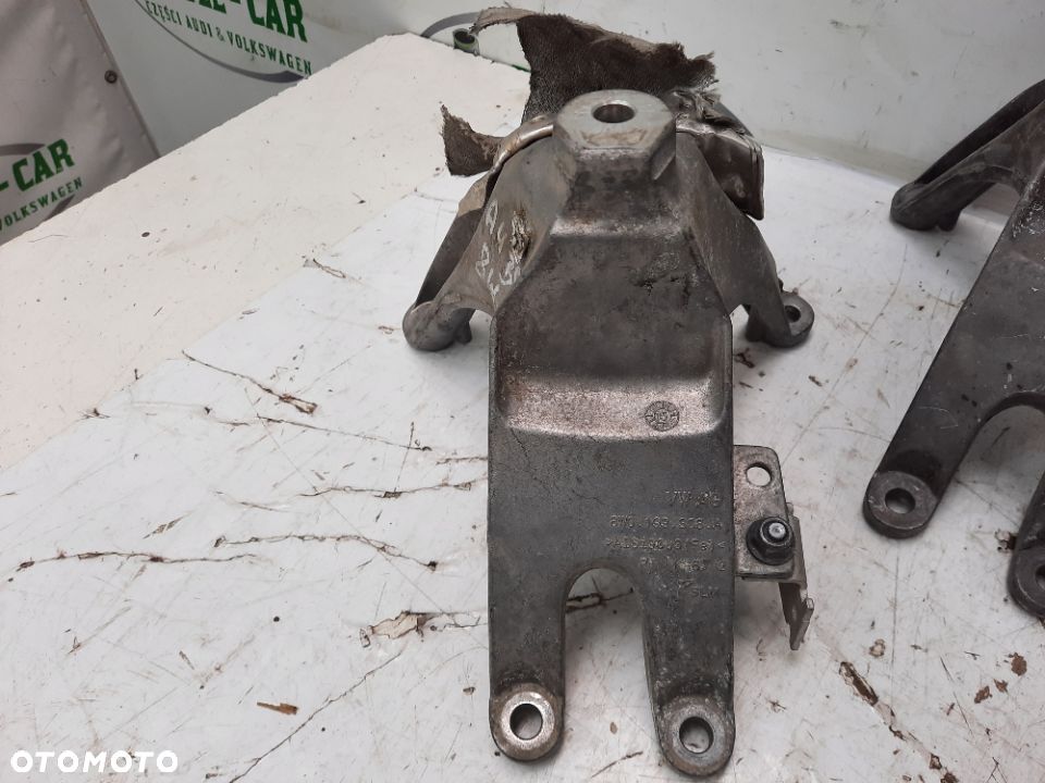 AUDI VW ŁAPA WSPORNIK silnika 8W0199308A - 2