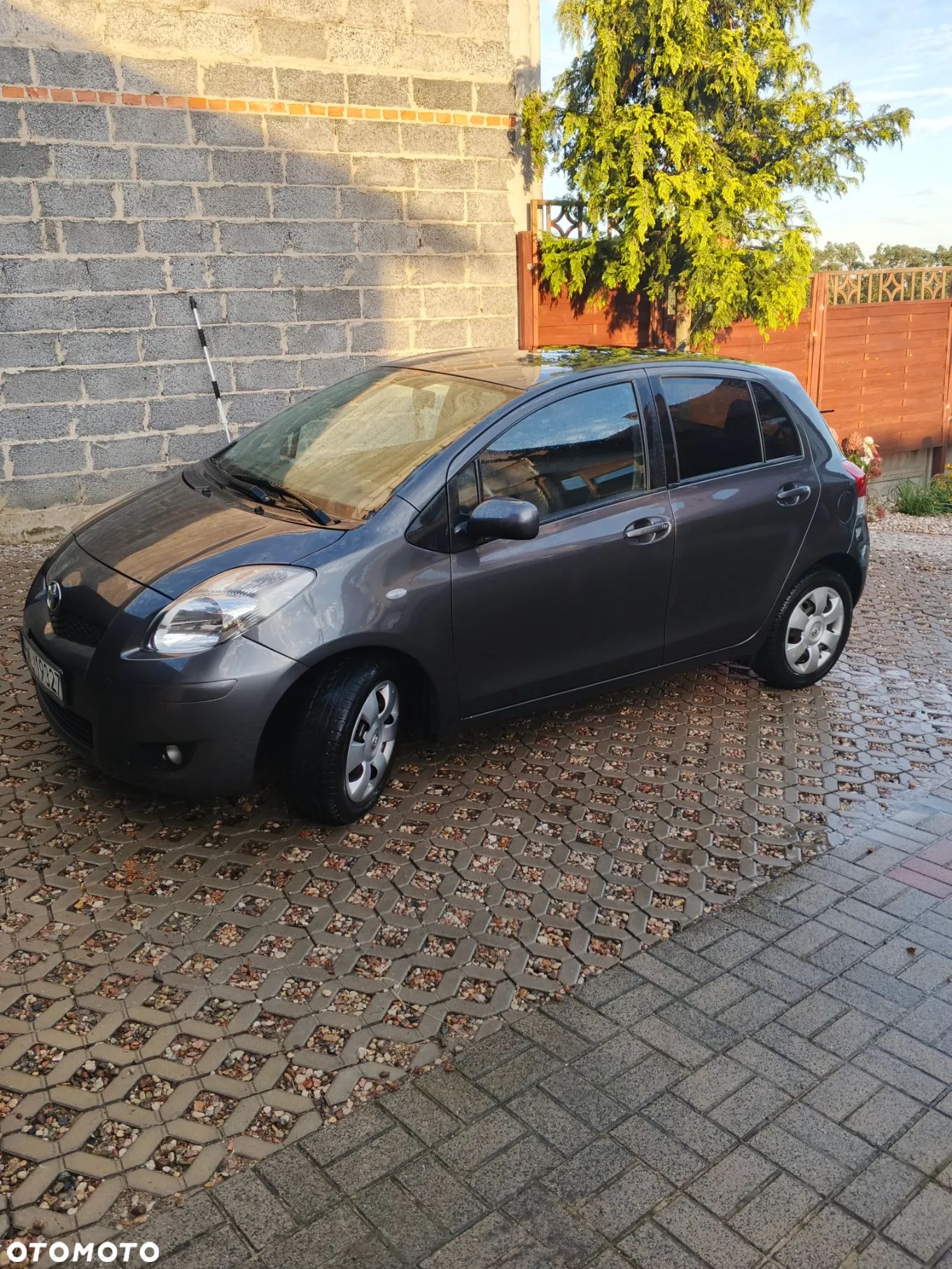 Toyota Yaris - 1