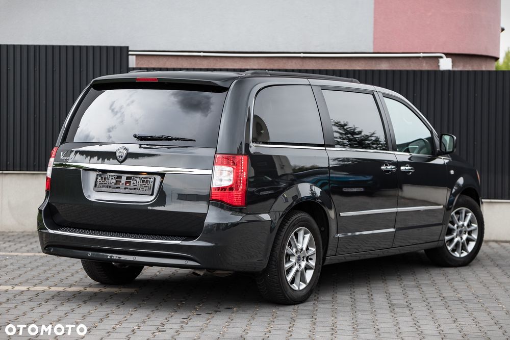 Lancia Voyager - 7