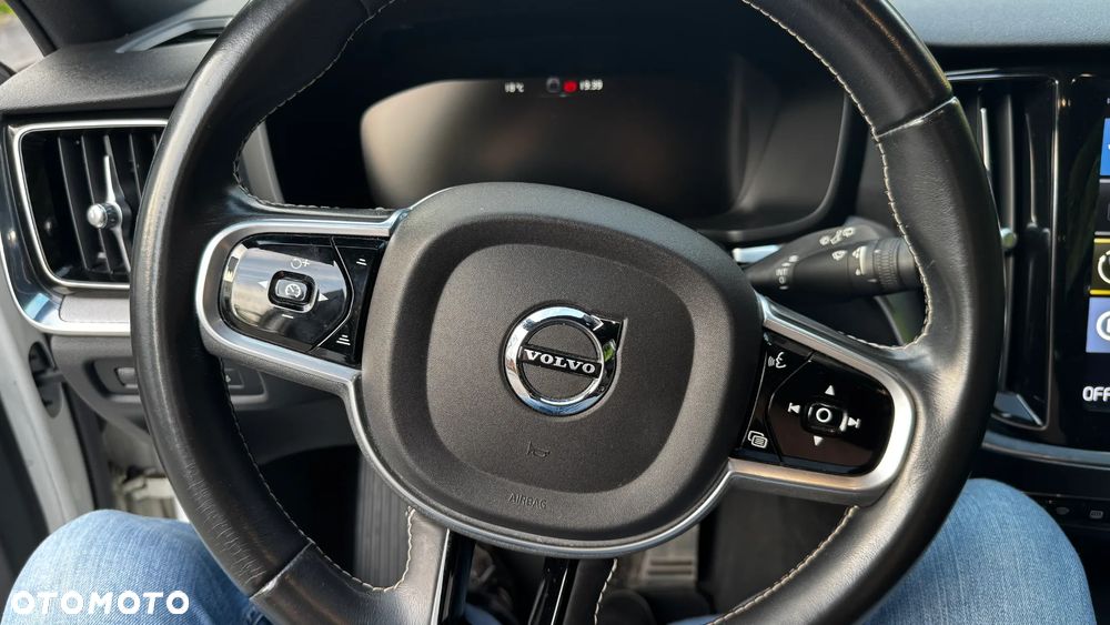 Volvo V60 B4 D R-Design - 11