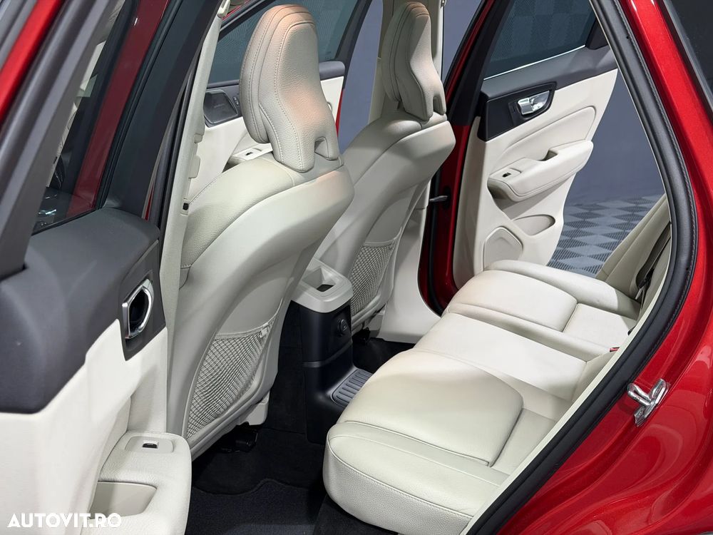 Volvo XC 60 T8 Twin Engine AWD Momentum - 16