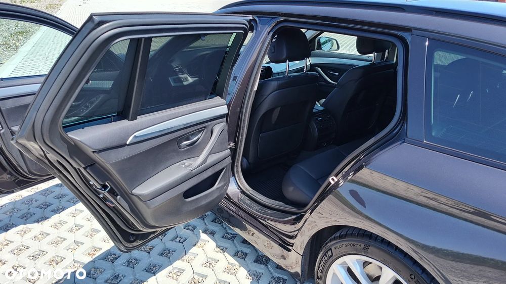 BMW Seria 5 525d Sport-Aut Luxury Line - 15