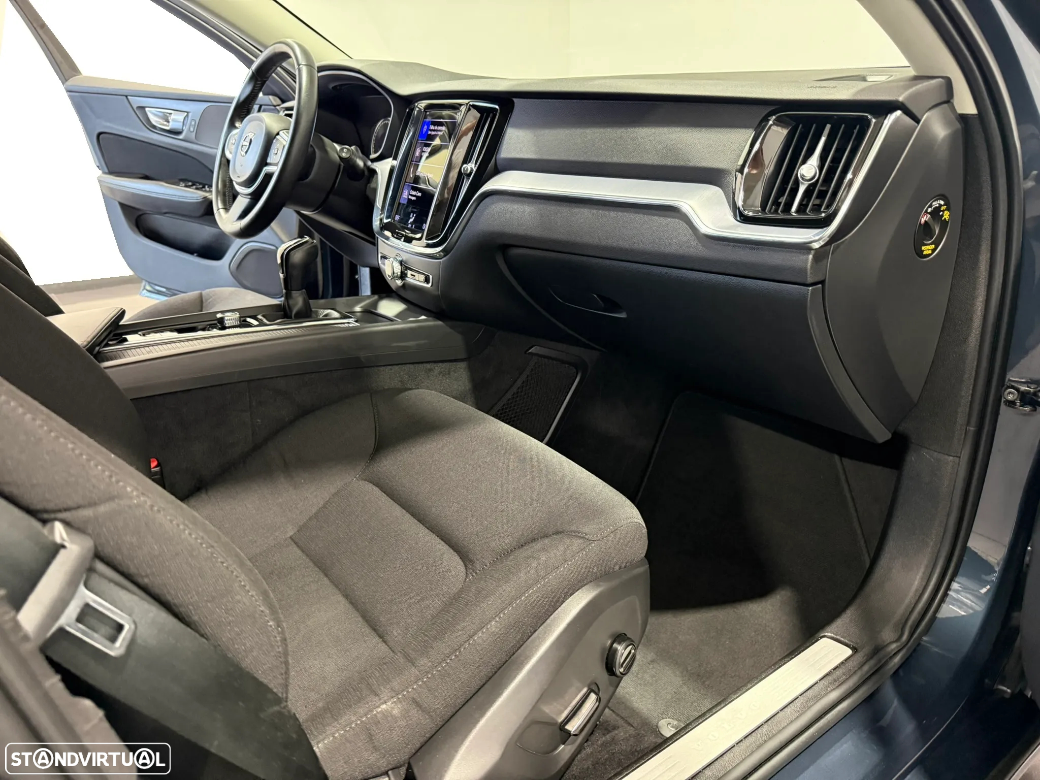 Volvo V60 2.0 D3 Momentum - 34