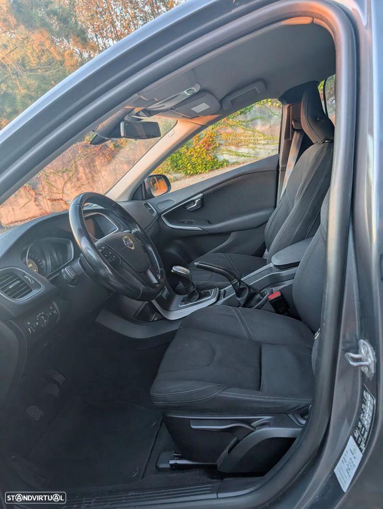 Volvo V40 D2 - 8
