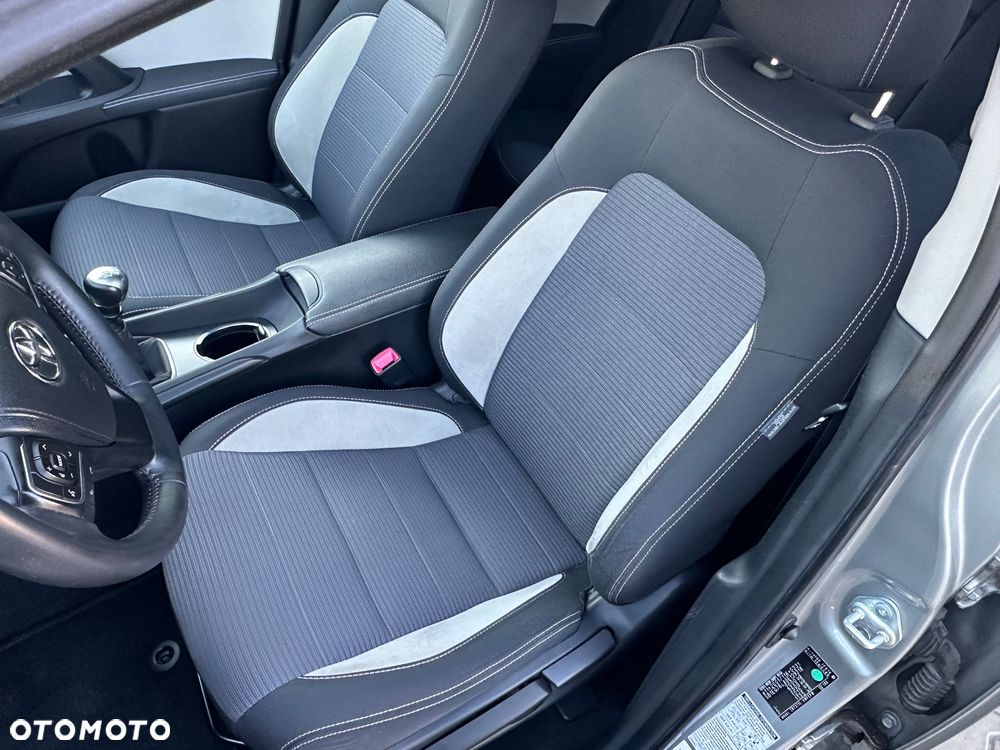 Toyota Avensis Touring Sports 1.8 Comfort - 29