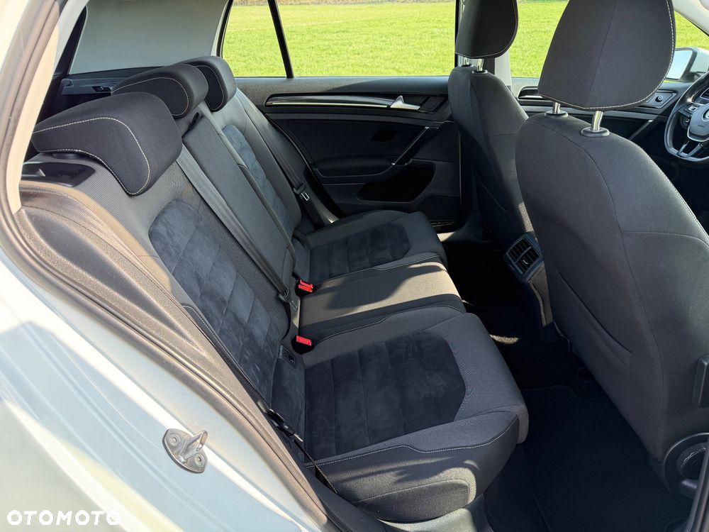 Volkswagen Golf 1.6 TDI DPF Highline - 14