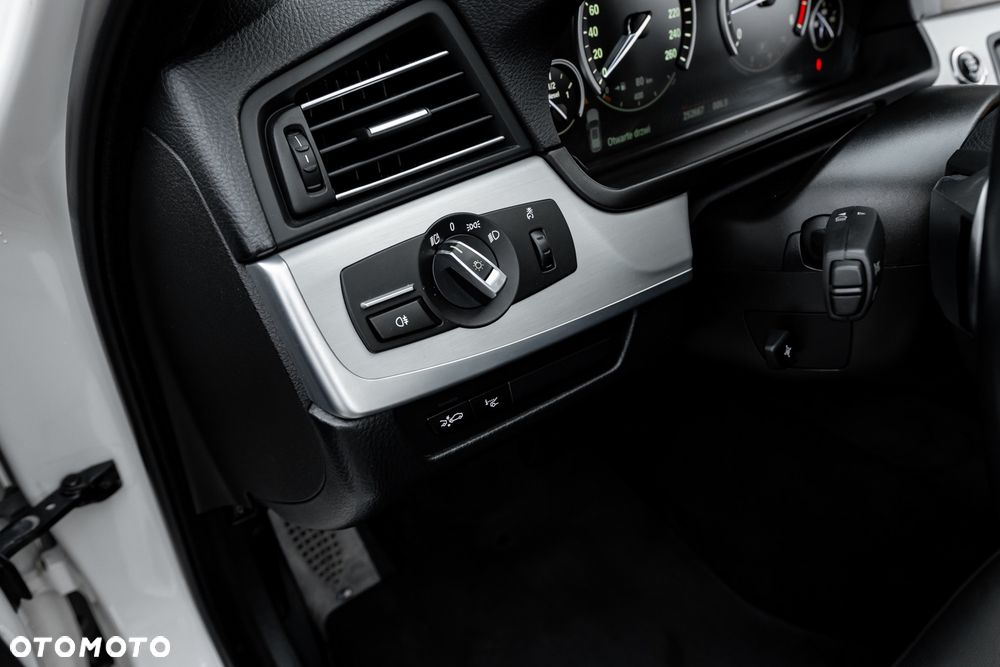 BMW Seria 5 M550d xDrive - 31