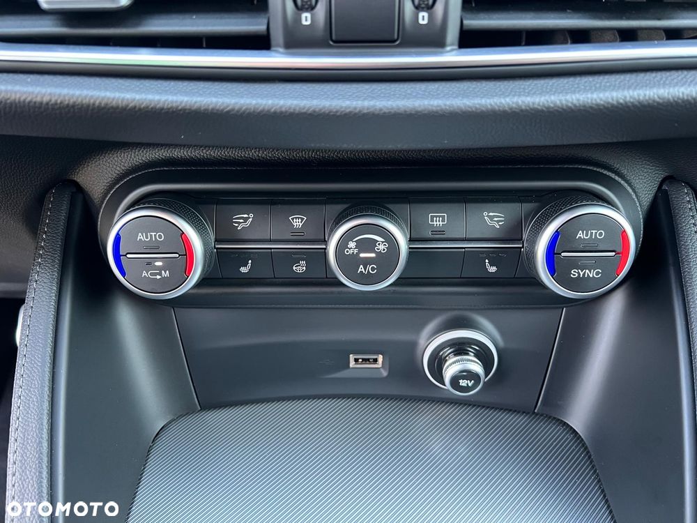 Alfa Romeo Stelvio 2.0 Turbo 16V AT8-Q4 Veloce - 26
