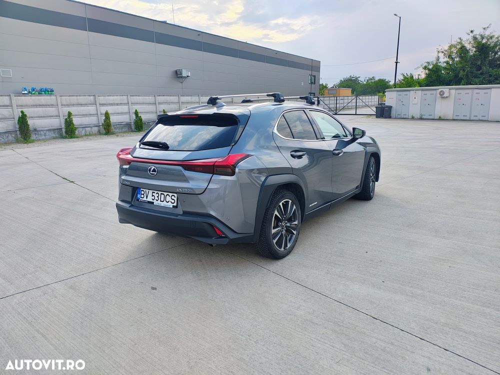 Lexus UX - 4